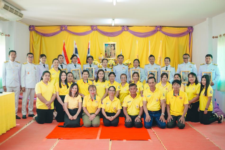 พิธีรับพระราชทานพระบรมฉายาลักษณ์สมเด็จพระเจ้าอยู่หัวที่ฉายกับสมเด็จพระนางเจ้าฯ พระบรมราชินี